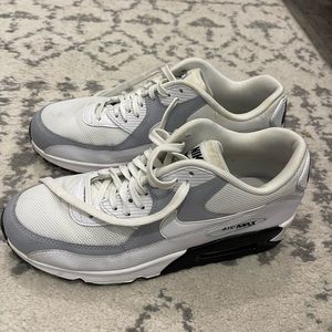 Women’s Nike Air Max size 9.5